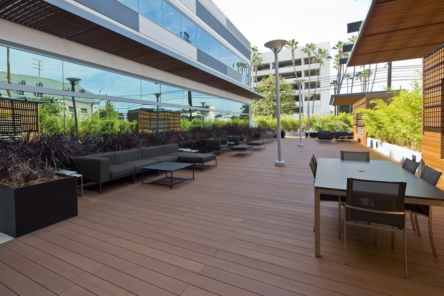 1640 S Sepulveda Blvd, Los Angeles, CA à louer - Photo de l’immeuble – Image 3 sur 34