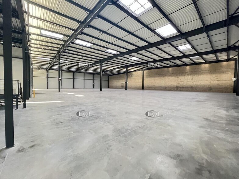 Industriel/Logistique dans Plaisir à louer - Photo de l’immeuble – Image 3 sur 10