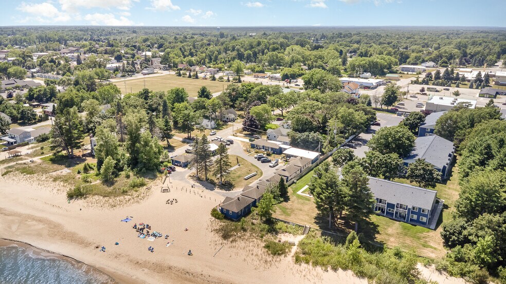205 Pack St, Oscoda, MI à vendre - Aérien – Image 2 sur 27