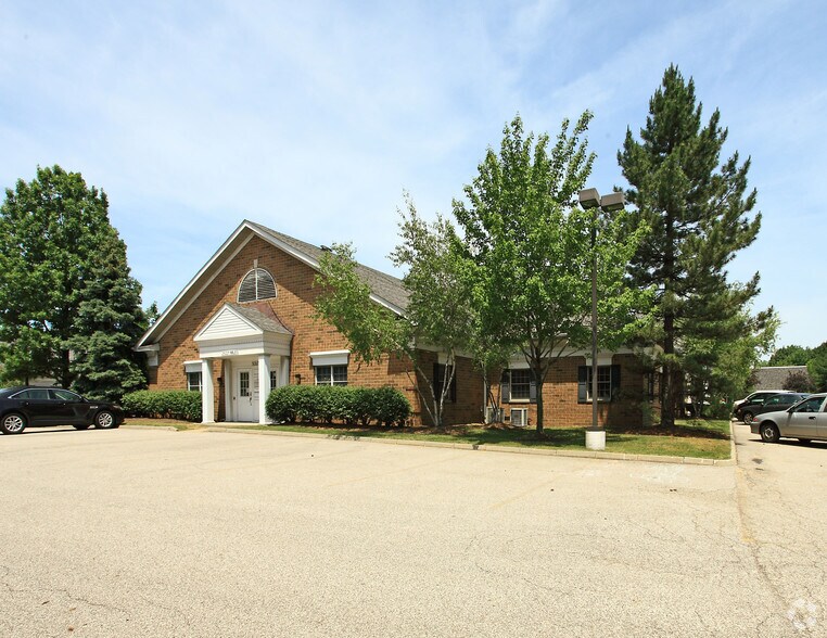 4925 Galaxy Pky, Warrensville Heights, OH à louer - Photo de l’immeuble – Image 2 sur 2