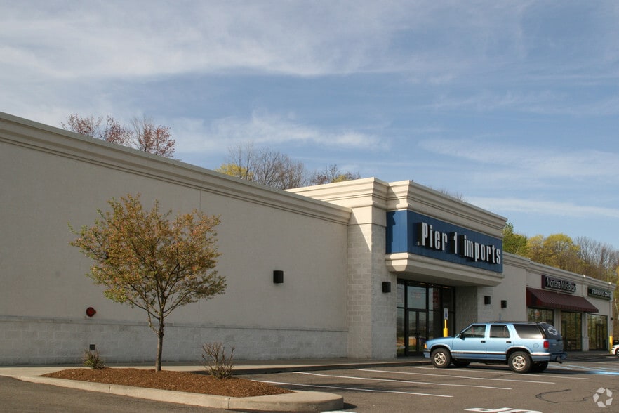 2540 Vestal Pky E, Vestal Township, NY à louer - Photo de l’immeuble – Image 1 sur 4