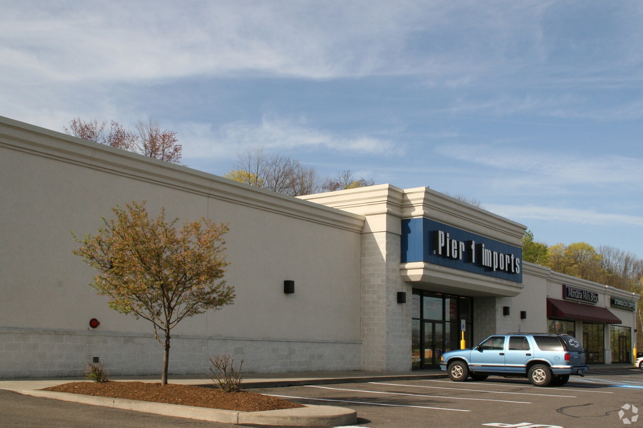 2540 Vestal Pky E, Vestal Township, NY à louer Photo de l’immeuble– Image 1 sur 5