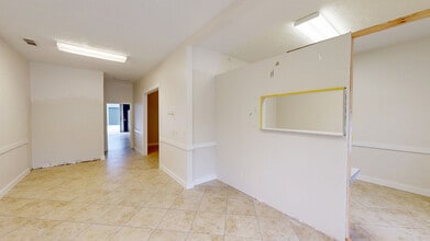 1620-1646 SE Village Green Dr, Port, Port Saint Lucie, FL à louer Numérisation 3D Matterport– Image 1 sur 7