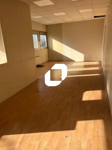 Local d’activités dans Chennevières-sur-Marne à louer - Photo de l’immeuble – Image 2 sur 4