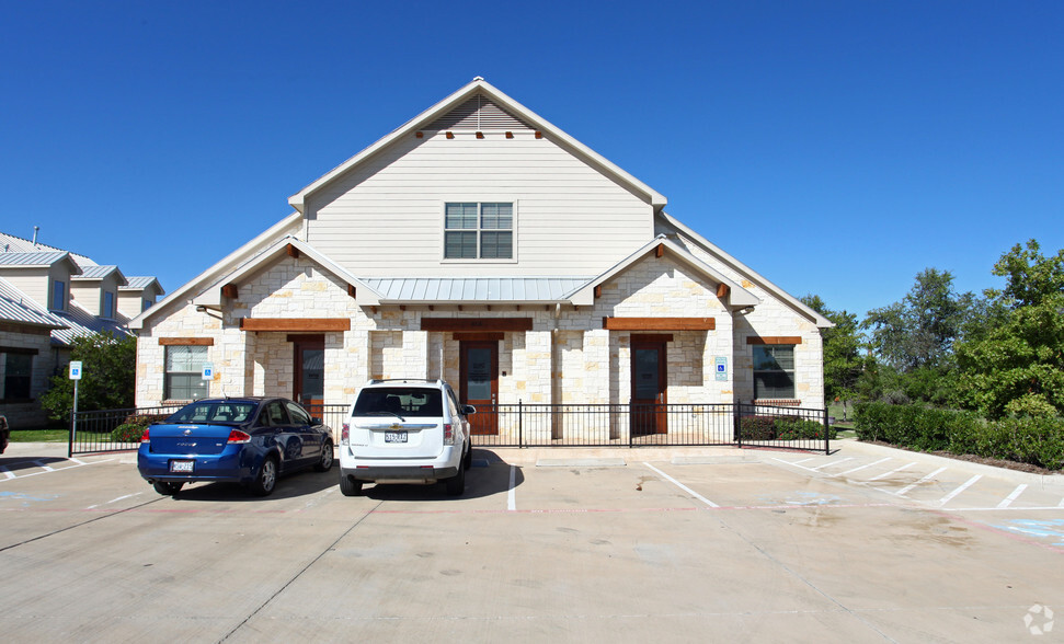 815 E Ira E Woods Ave, Grapevine, TX à louer - Photo principale – Image 2 sur 4
