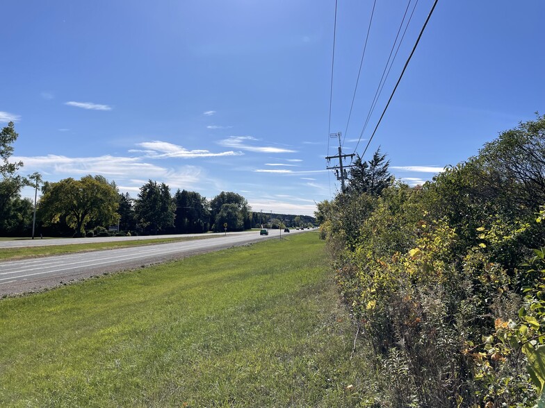 1557 County Highway V, Grafton, WI à vendre - Photo de l’immeuble – Image 3 sur 13