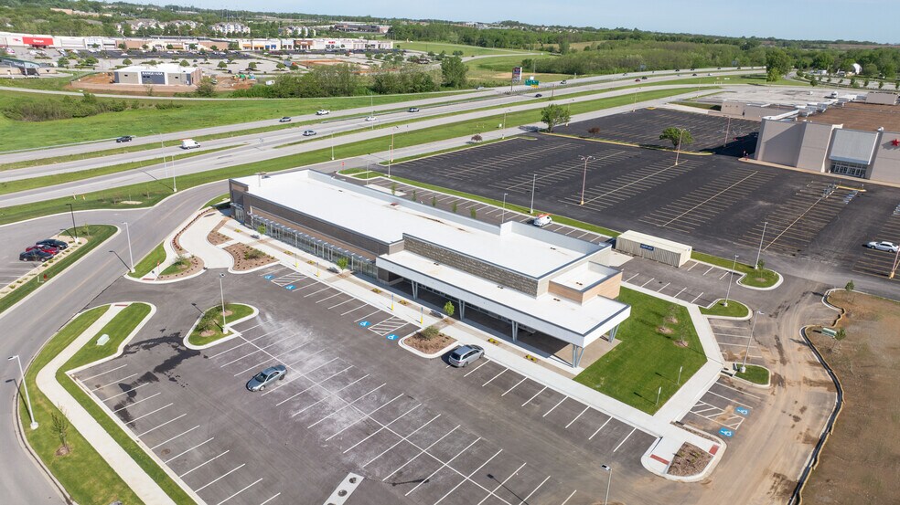 400 NW Barry Rd, Kansas City, MO à louer - Photo de l’immeuble – Image 2 sur 4