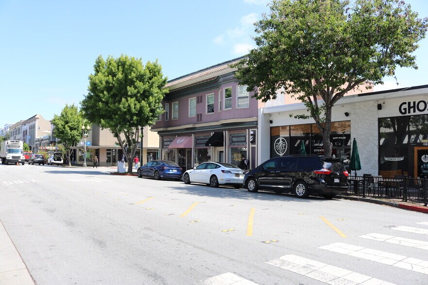 903 Main St, Redwood City, CA à vendre - Photo de l’immeuble – Image 3 sur 7