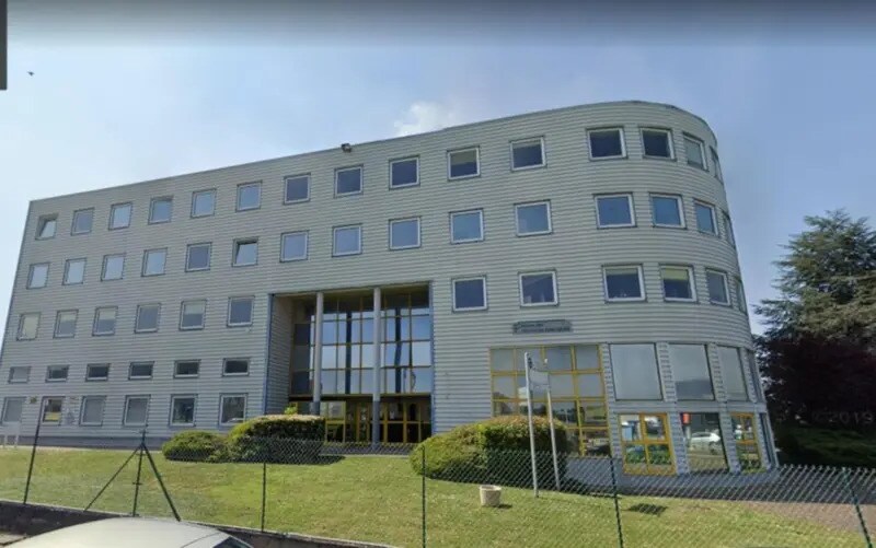17 Rue Des Frères Lumière, Plaisir à louer Photo de l’immeuble– Image 1 sur 12
