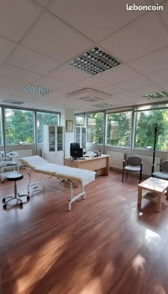 Bureau dans Besançon à vendre - Photo de l’immeuble – Image 2 sur 5