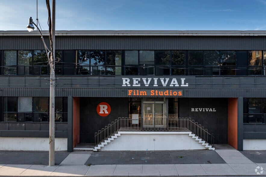 629 Eastern Ave, Toronto, ON à louer - Photo de l’immeuble – Image 3 sur 5
