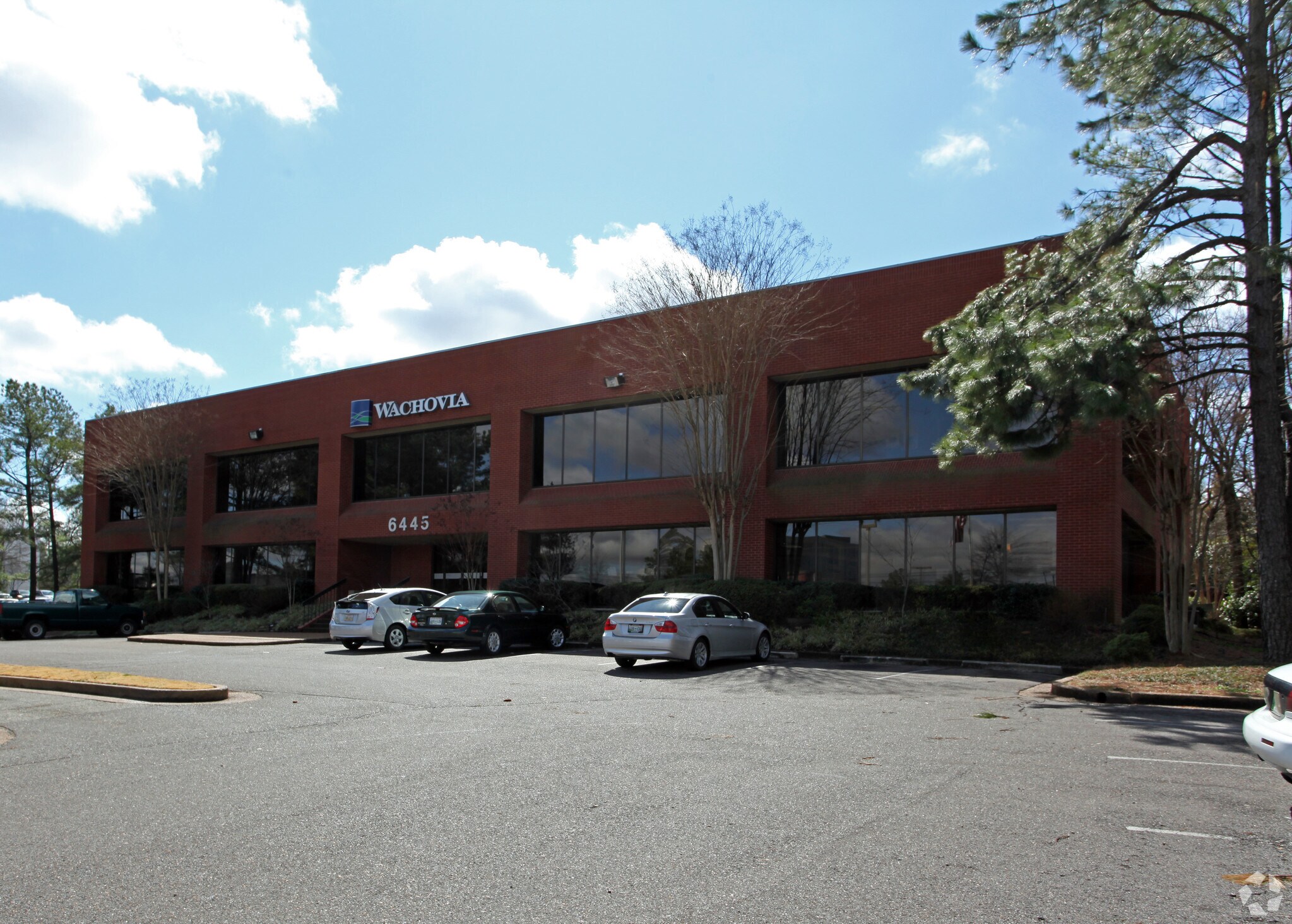 6445 Poplar Ave, Memphis, TN à louer Photo principale– Image 1 sur 9