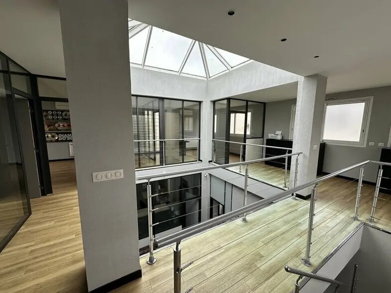 Bureau dans Saint-Maur-des-Fossés à louer - Photo de l’immeuble – Image 1 sur 5
