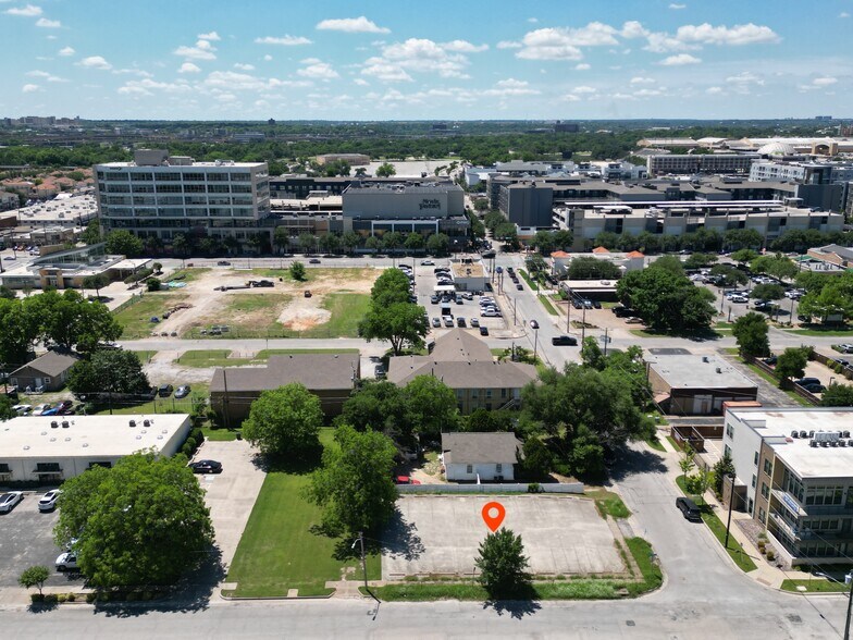 601 Currie St, Fort Worth, TX à vendre - Photo de l’immeuble – Image 3 sur 9
