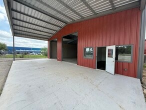 4235 FM 78, McQueeney, TX à louer Photo intérieure– Image 1 sur 30