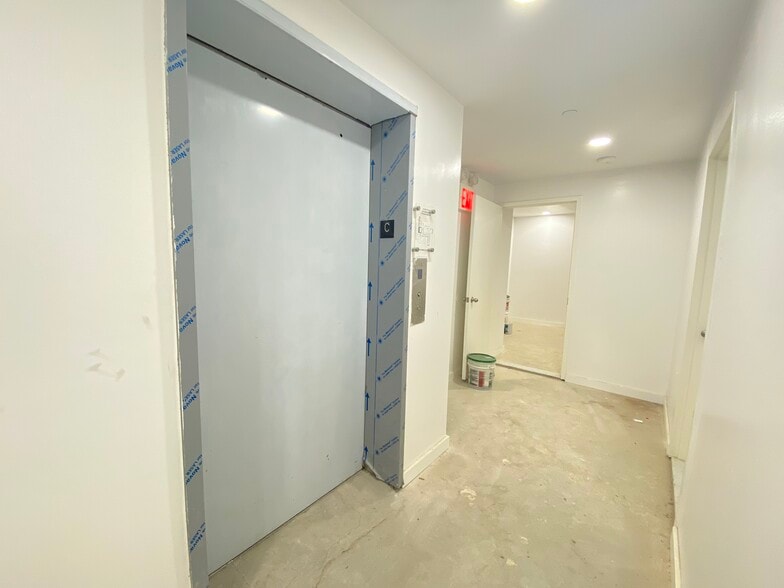 37-32 89th St, Flushing, NY à vendre - Photo intérieure – Image 2 sur 9