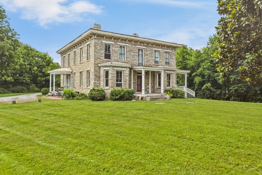 31 Meadows Blake House Ln, Fletcher, NC à vendre - Photo de l’immeuble – Image 1 sur 16