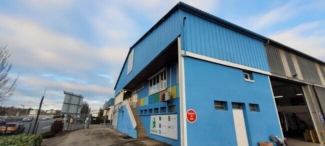 Plus de détails pour Local d’activités à vendre