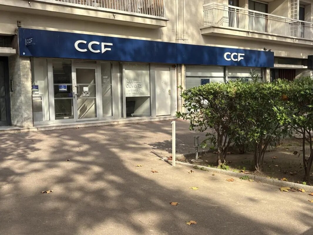 Local commercial dans Marseille à louer Photo de l’immeuble– Image 1 sur 9