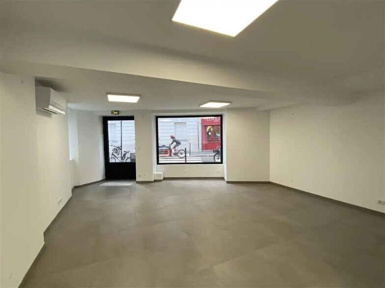 Local commercial dans Paris à louer - Photo de l’immeuble – Image 1 sur 9