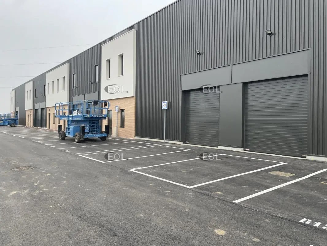 Local d'activités dans Persan à vendre Photo de l’immeuble– Image 1 sur 6