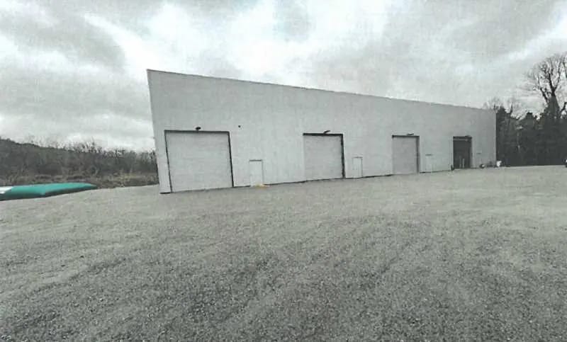 Local d’activités dans Notre-Dame-de-Bondeville à louer - Photo de l’immeuble – Image 1 sur 3