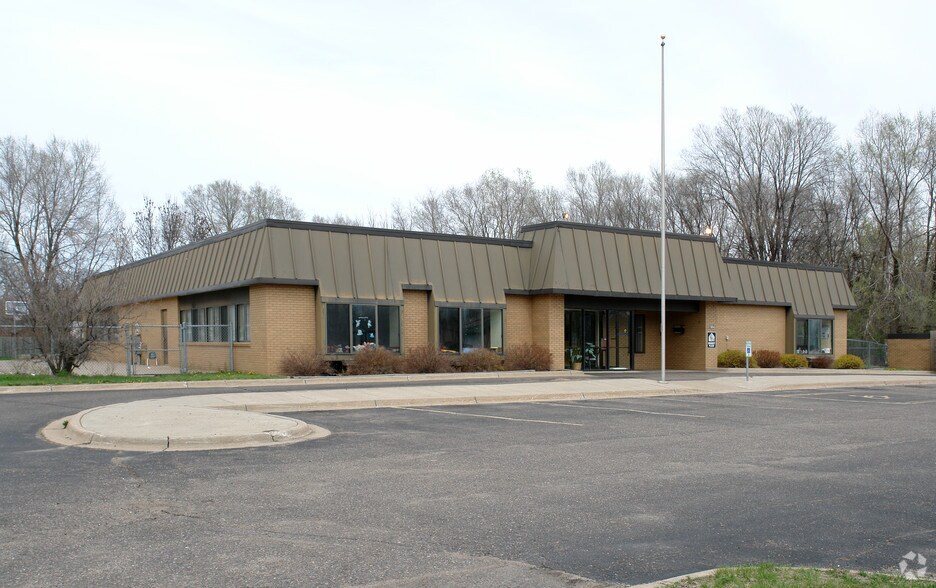 1604 Brookdale Dr, Brooklyn Park, MN à vendre - Photo de l’immeuble – Image 3 sur 3