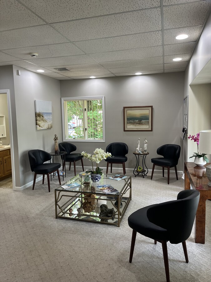 666 Boston Post Rd, Guilford, CT 06437 - Lot 4 -  - Photo intérieure - Image 1 of 11