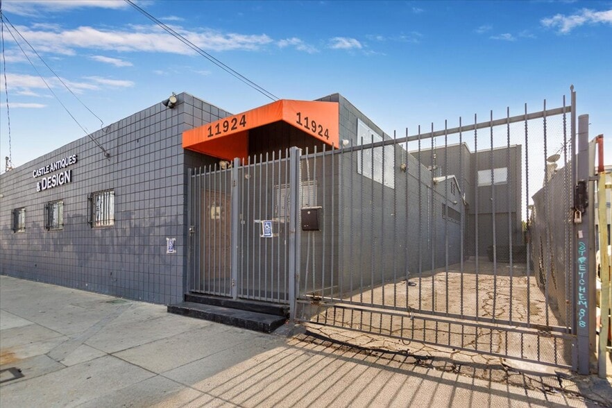 11924 Vose St, North Hollywood, CA à vendre - Photo de l’immeuble – Image 2 sur 17