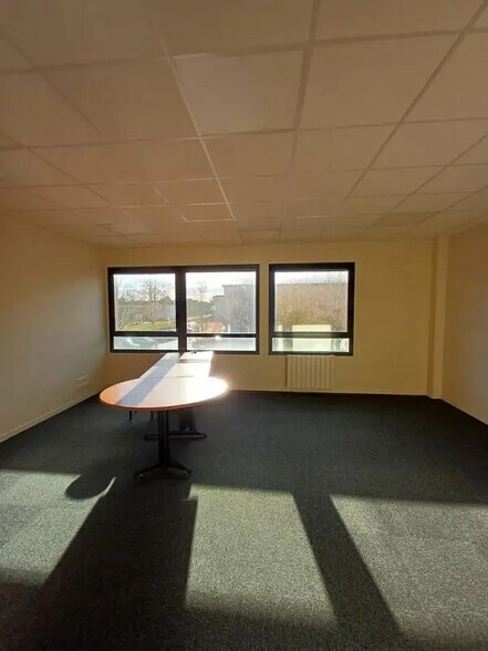 Bureau dans Saint-Contest à louer - Photo intérieure – Image 3 sur 7