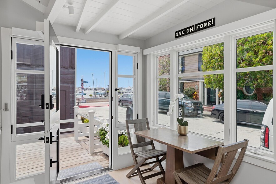 104 Onyx Ave, Newport Beach, CA à vendre - Photo de l’immeuble – Image 2 sur 8