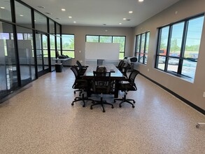 55800 New Haven Rd, New Baltimore, MI à louer Photo intérieure– Image 2 sur 5