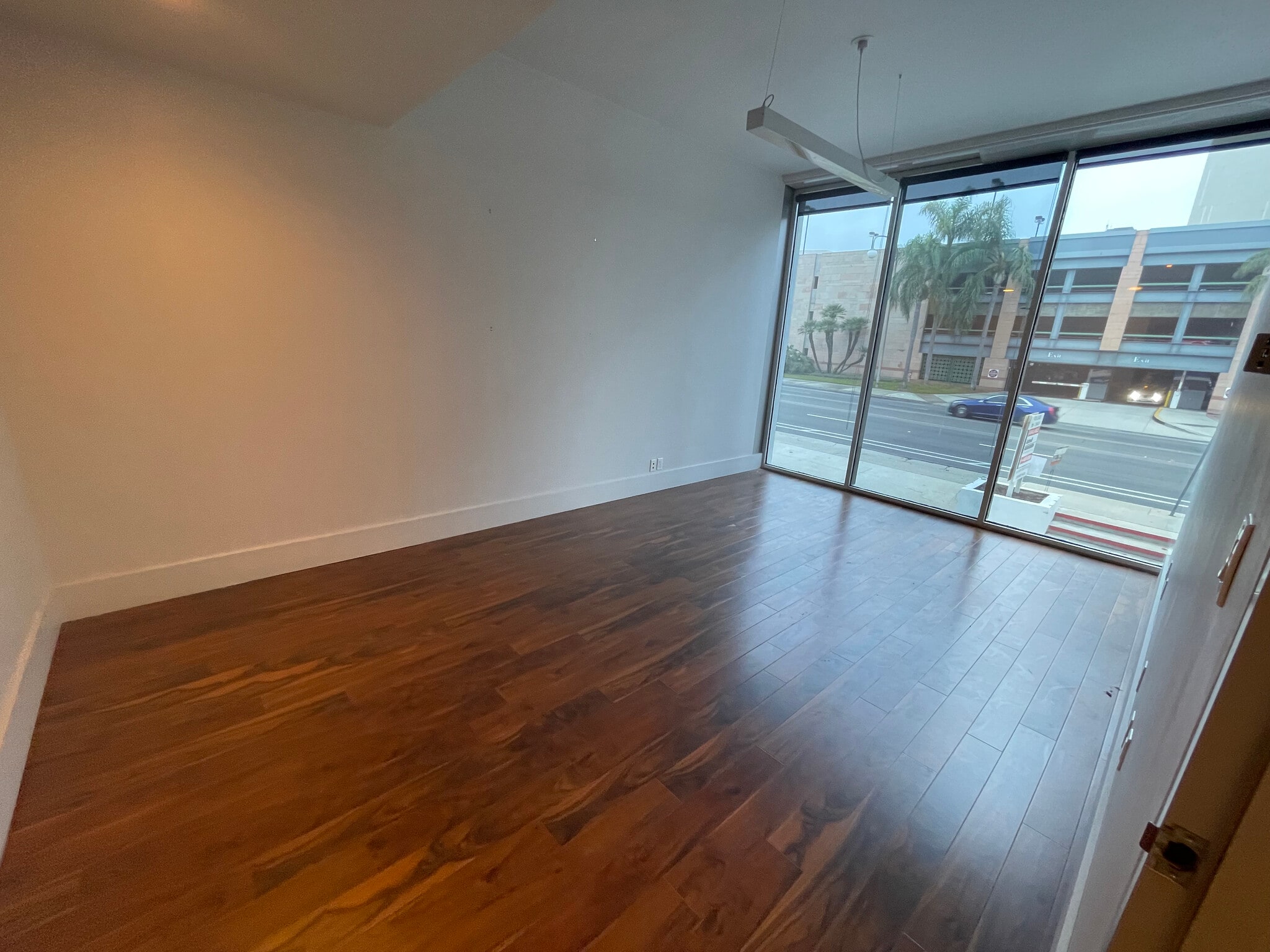 611 Civic Center Dr W, Santa Ana, CA à louer Photo intérieure– Image 1 sur 3