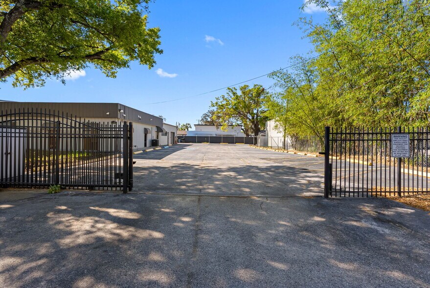 4412 W Osborne Ave, Tampa, FL à louer - Photo de l’immeuble – Image 3 sur 29