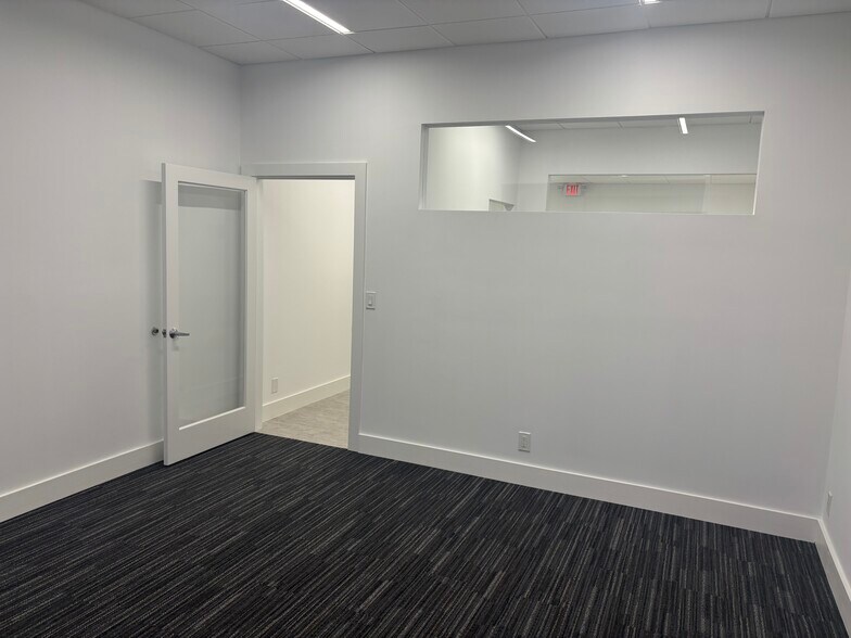 2300 W Sample Rd, Pompano Beach, FL à louer - Photo de l’immeuble – Image 3 sur 21