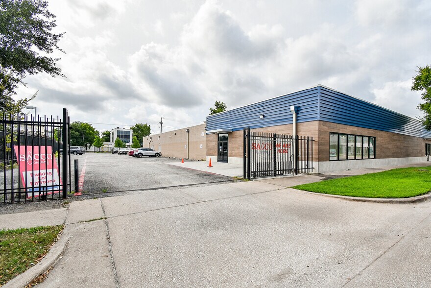2323 San Jacinto St, Houston, TX à louer - Photo de l’immeuble – Image 2 sur 12