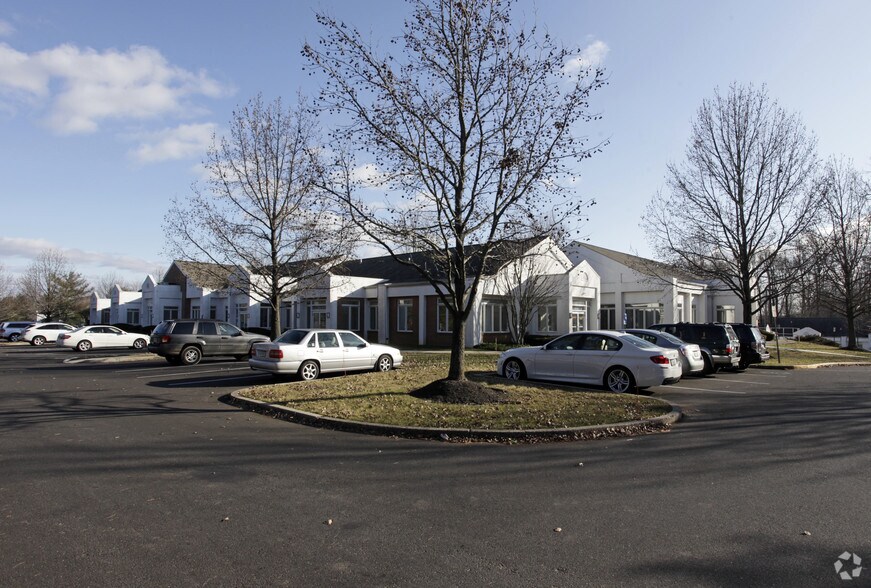 400-415 Executive Dr, Langhorne, PA à louer - Photo de l’immeuble – Image 2 sur 56