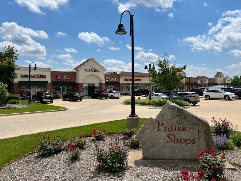 9581 Ackman Rd, Lake In The Hills, IL à louer - Photo de l’immeuble – Image 3 sur 8
