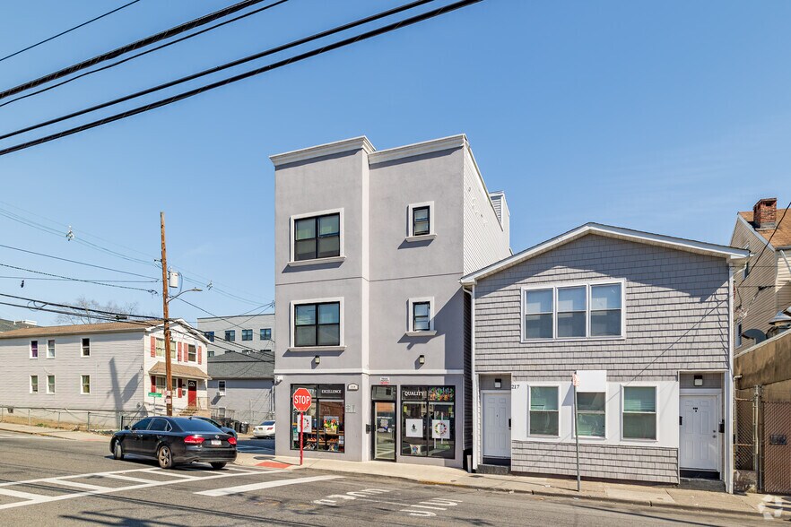 215 Rosa Parks Blvd, Paterson, NJ à vendre - Photo de l’immeuble – Image 3 sur 5