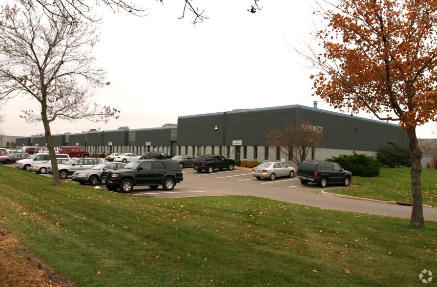 5249 W 73rd St, Edina, MN à louer - Photo de l’immeuble – Image 1 sur 1