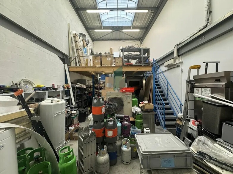 Local d'activités dans Méry-sur-Oise à vendre - Photo de l’immeuble – Image 2 sur 8