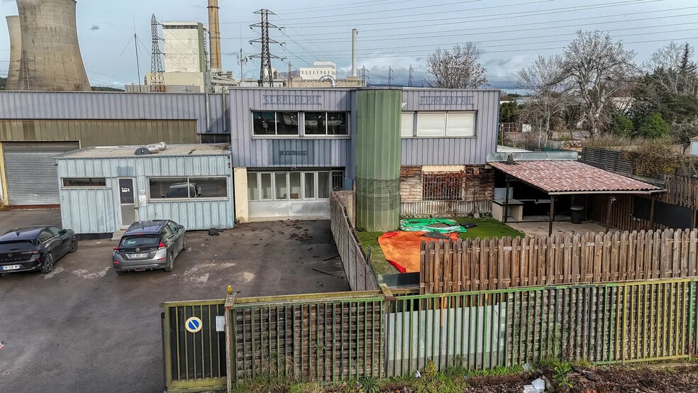 Local d’activités dans Gardanne à louer - Photo de l’immeuble – Image 3 sur 17