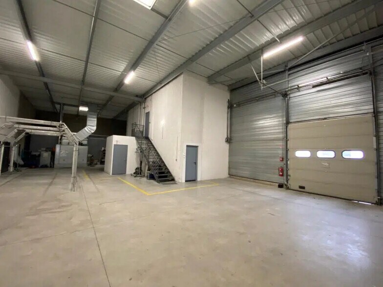 Bureau dans Décines-Charpieu à louer - Photo intérieure – Image 2 sur 9