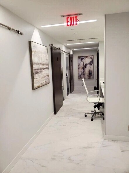 8200 Greensboro Dr, Mc Lean, VA à louer - Photo de l’immeuble – Image 3 sur 22