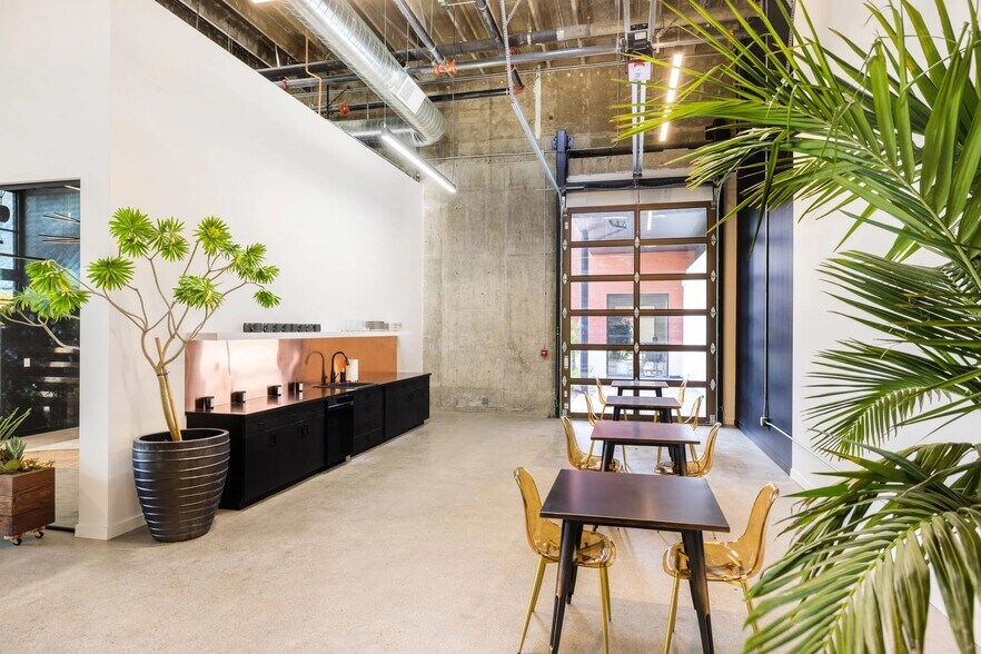 15555 E 14th St, San Leandro, CA à louer - Photo de l’immeuble – Image 2 sur 6