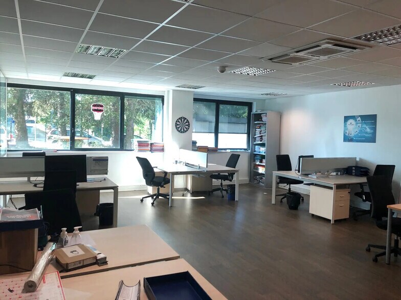 Bureau dans CHAMPAGNE-AU-MONT-D'OR à louer - Photo de l’immeuble – Image 3 sur 7