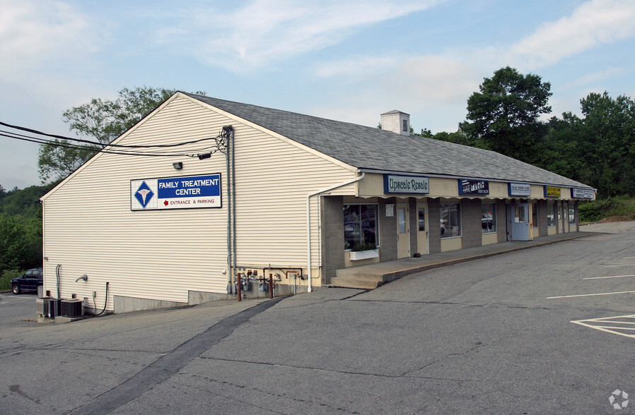 466 Putnam Pike, Greenville, RI à louer - Photo de l’immeuble – Image 3 sur 6