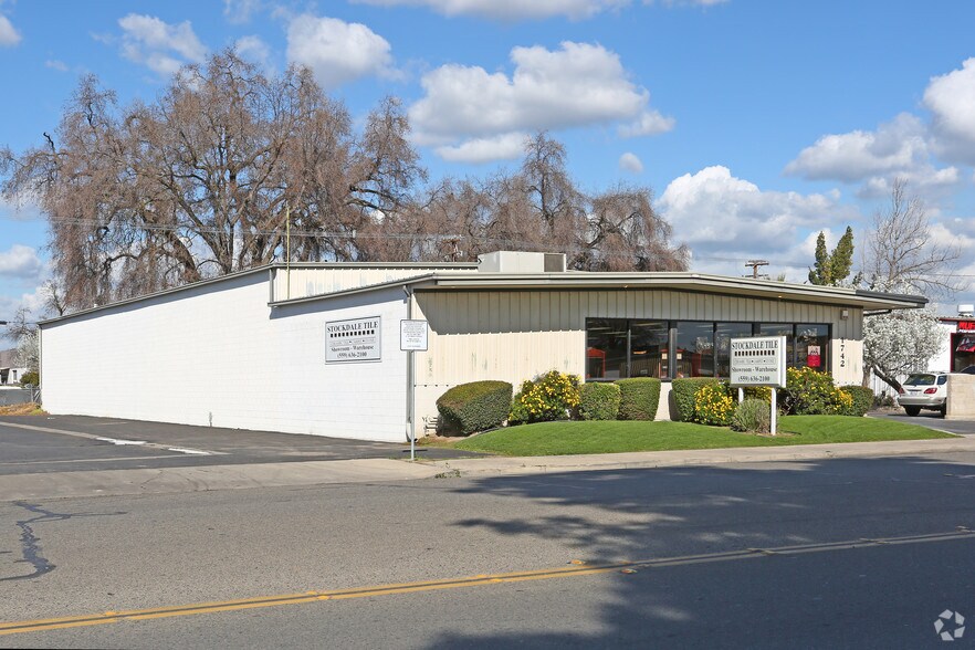 1742 E Main St, Visalia, CA à louer - Photo de l’immeuble – Image 2 sur 3