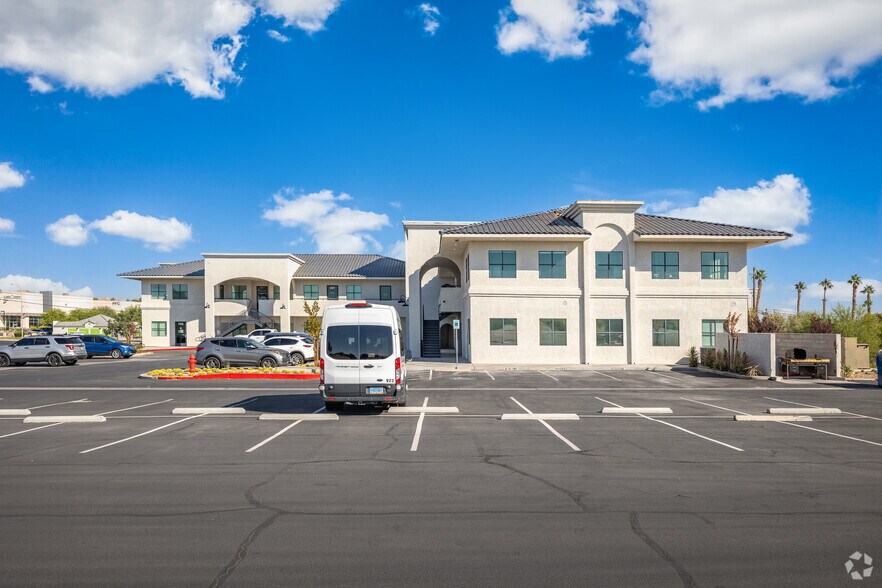 3027 E Sunset Rd, Las Vegas, NV à louer - Photo de l’immeuble – Image 2 sur 2