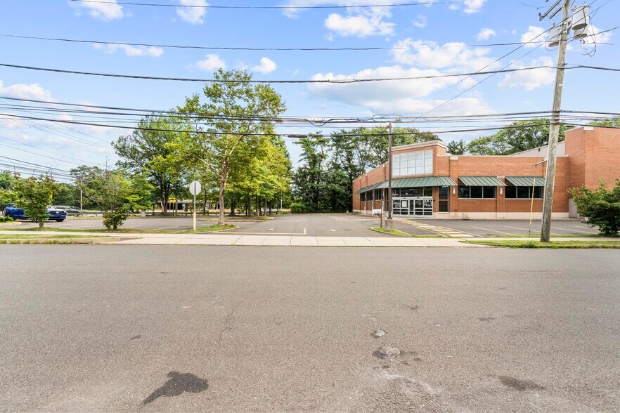 1083 Boston Post Rd, Milford, CT à vendre - Photo de l’immeuble – Image 2 sur 27
